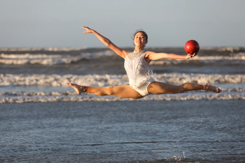 躍動天地間，凡晞展現出美力年代女性的特色。特約記者 郭運復攝影