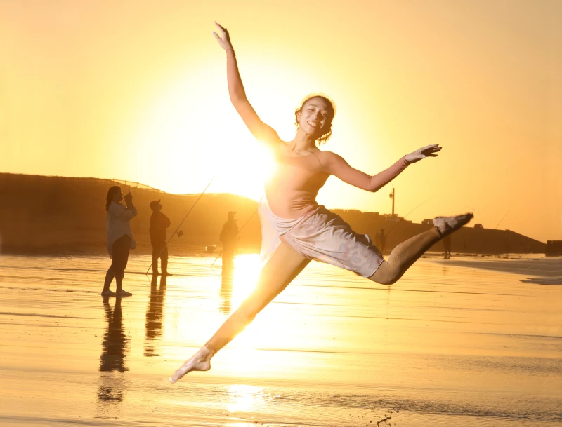 凡晞深厚的舞蹈底子，肢體語言充滿美感。特約記者 郭運復攝影