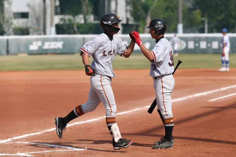 陽黃柏憲陽春全壘打。大專體總提供