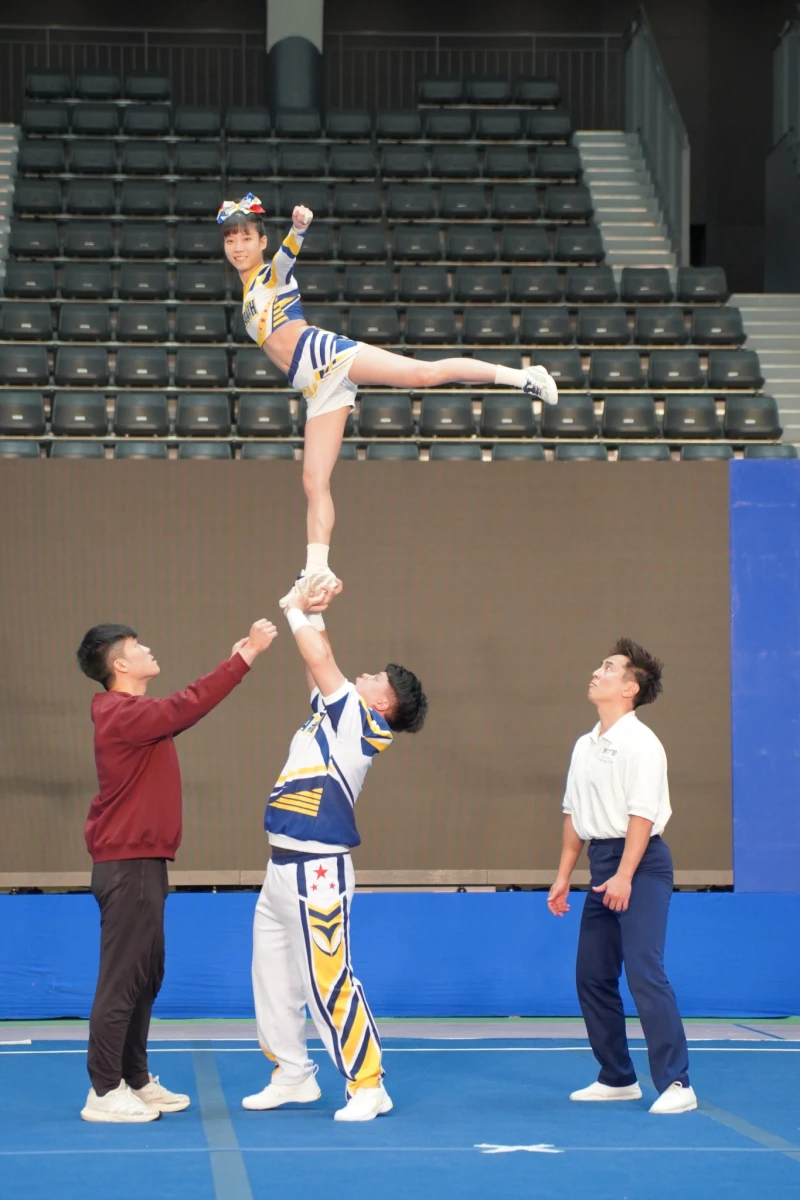 法老競技啦啦隊林宜慶/張庭瑜在雙人組摘金。中華民國啦啦隊總會提供