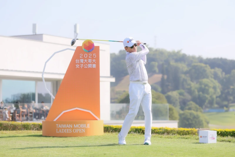 「2025年台灣大哥大女子公開賽」今日於彰化台豐球場舉行開球儀式，由台灣大哥大董事長蔡明忠親自主持開球儀式，為大會開出第一球。大會提供