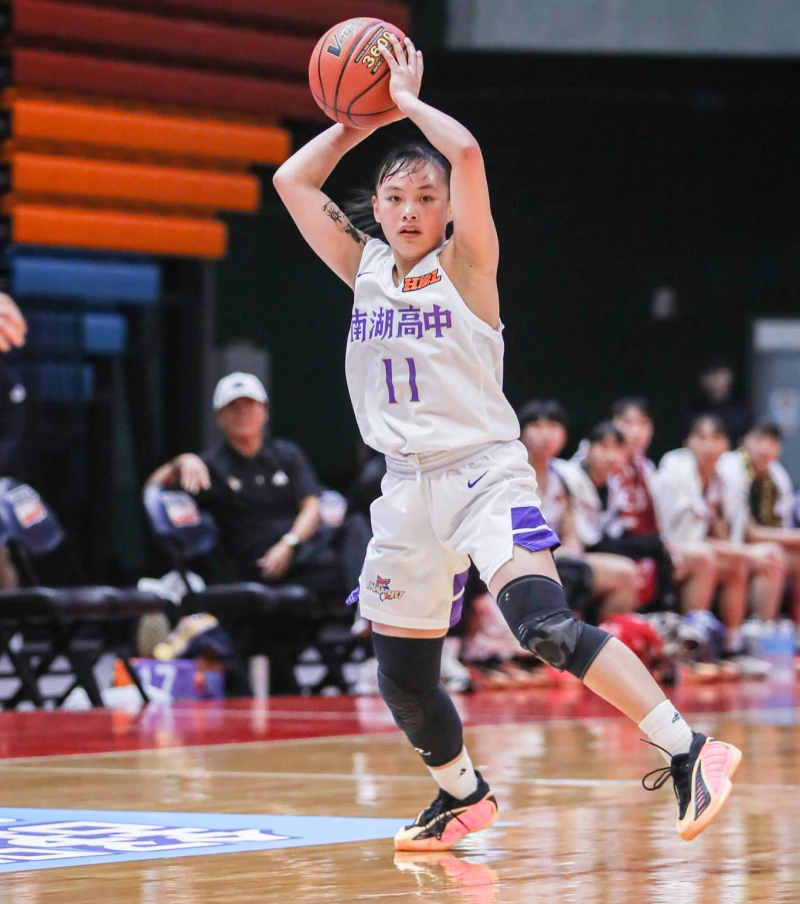 南湖多點開花一姊王以蓁21分5籃板6助攻4抄截。高中體總提供
