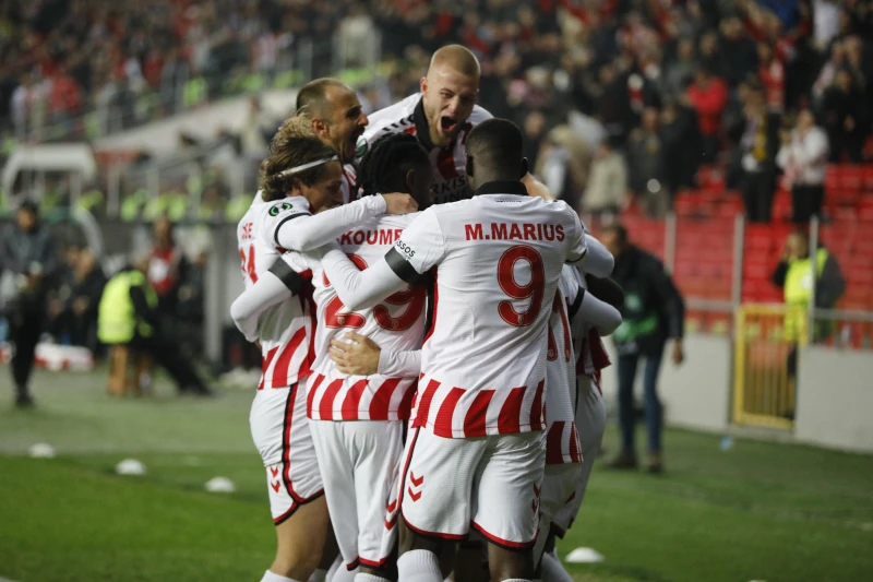 薩姆松火力雖強,卻連敗氣勢低。法新社