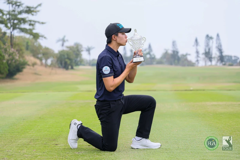 旅美選手林銓泰以拿下職業生涯首座冠軍獎盃。Tpga／林聖凱攝影