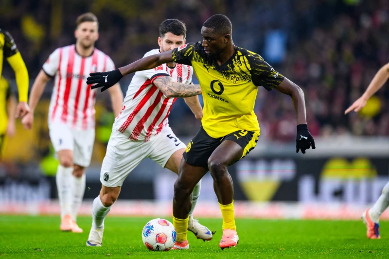 多特蒙德的前鋒吉拉西（Serhou Guirassy，前），射門精準又有力，無論近距離搶點還是遠射，都超穩。法新社