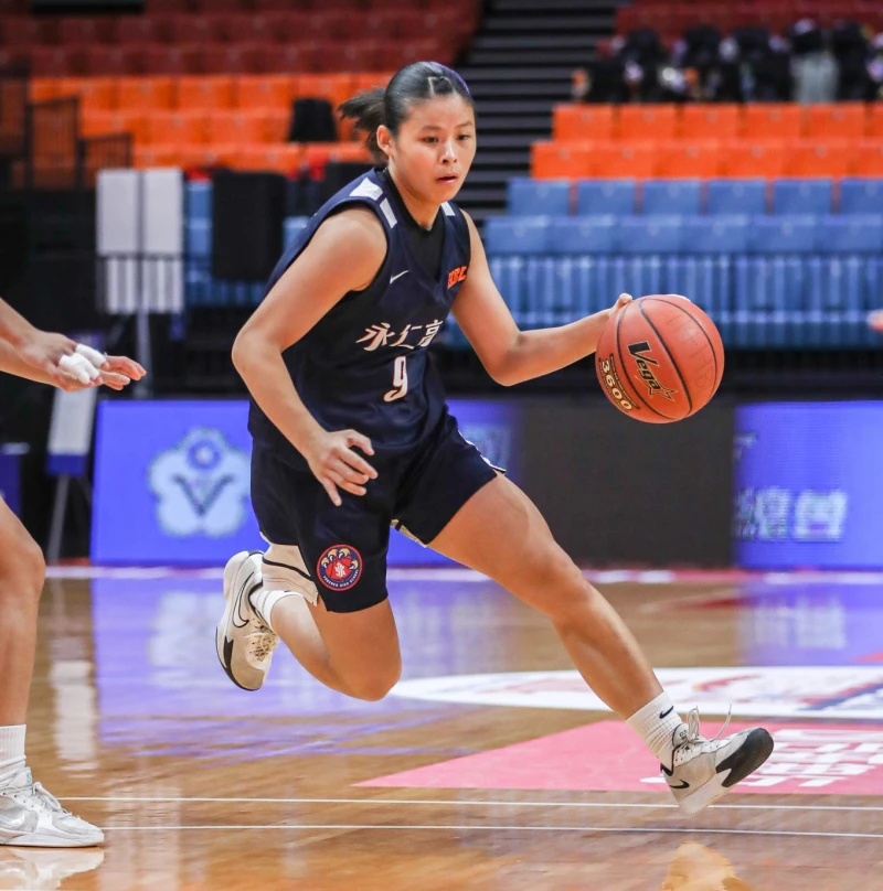 吳宜蓓新高16分首破10。高中體總提供