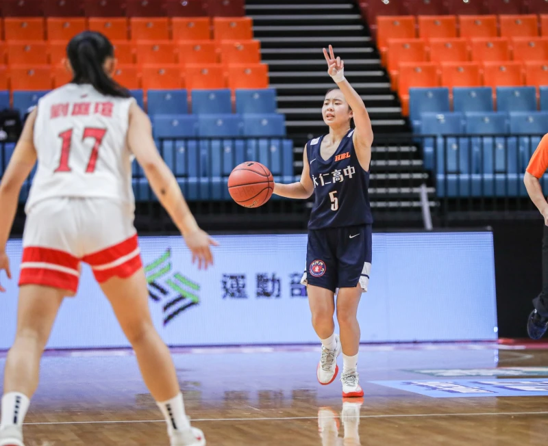 永仁吳沛萱指揮若定。高中體總提供