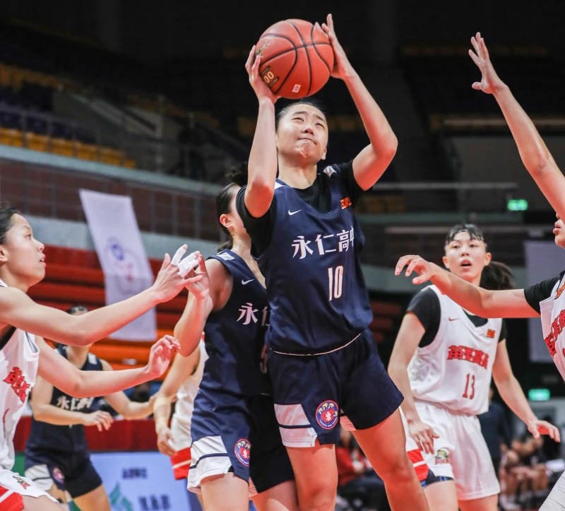 永仁錡芃亞開季雙最高的10分9籃板及2助攻。高中體總提供