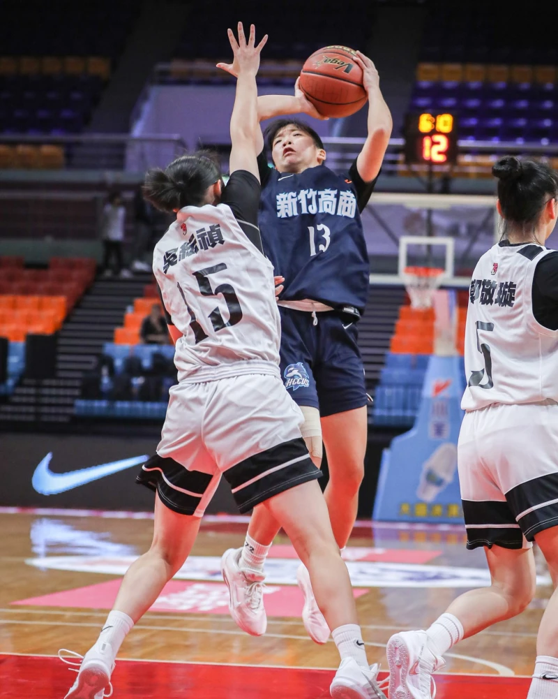 竹商唯一高三一姊谷家語26分9籃板5助攻3抄截連3場至少26分。高中體總提供