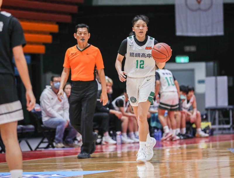 陽明亞青運3x3金牌高一菜鳥陳芯初入Hbl最高的12分13籃板首雙十 。高中體總提供