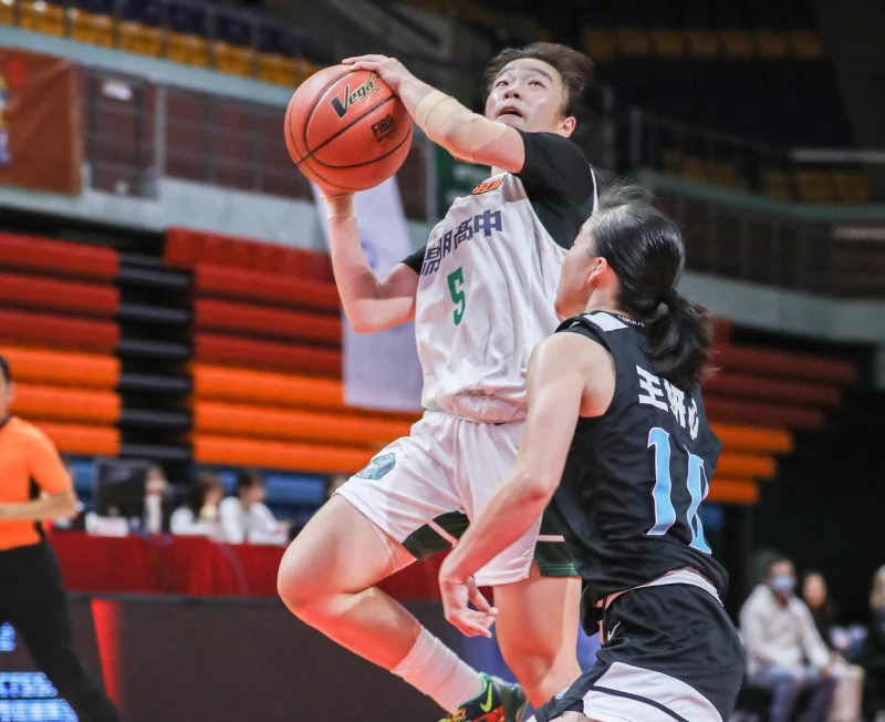 陽明蘇 衡22分7籃板2助攻連3場上雙。高中體總提供