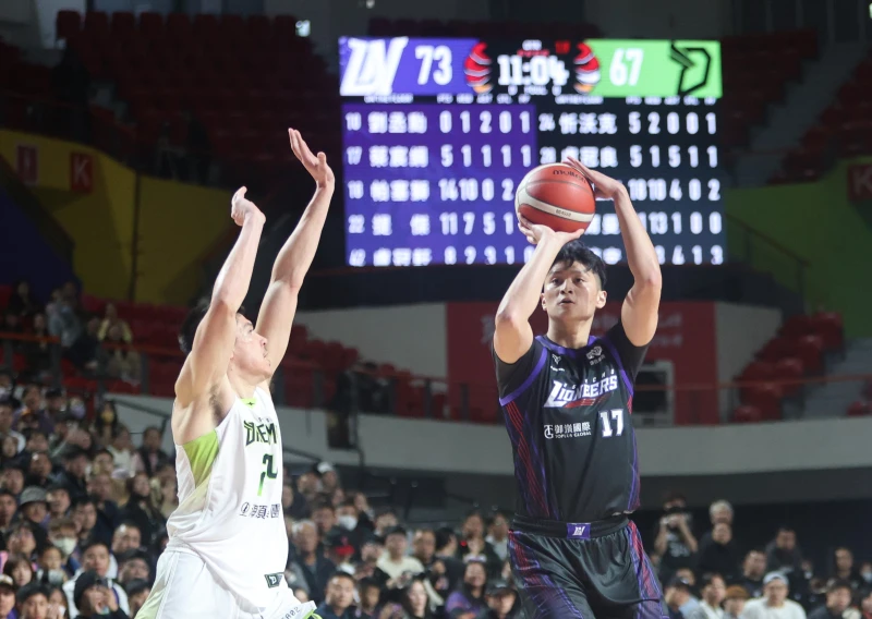 蔡宸綱本季轉打小前鋒需適應持球輪轉節奏。陳楷攝