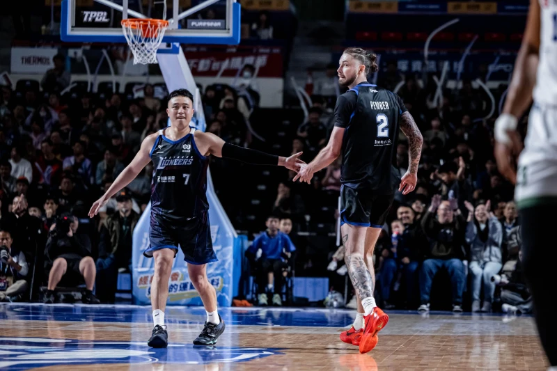 曾柏喻與德魯。官方提供