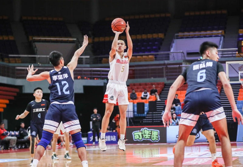 南山石靖瑜。高中體總提供