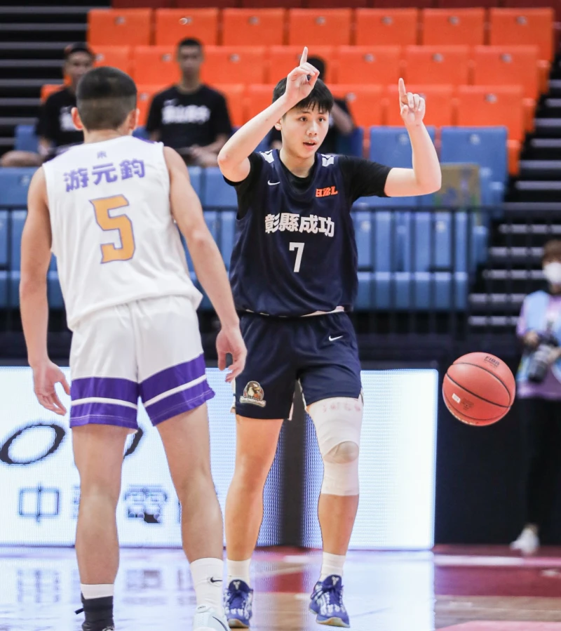 成功兄弟檔弟弟余玄騰。高中體總提供