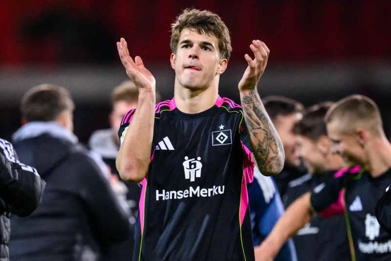 被托特納姆熱刺外借的新星武什科維奇(Luka Vuskovic),近日因在比賽中機智拯救對手性命獲譽為「英雄」。法新社