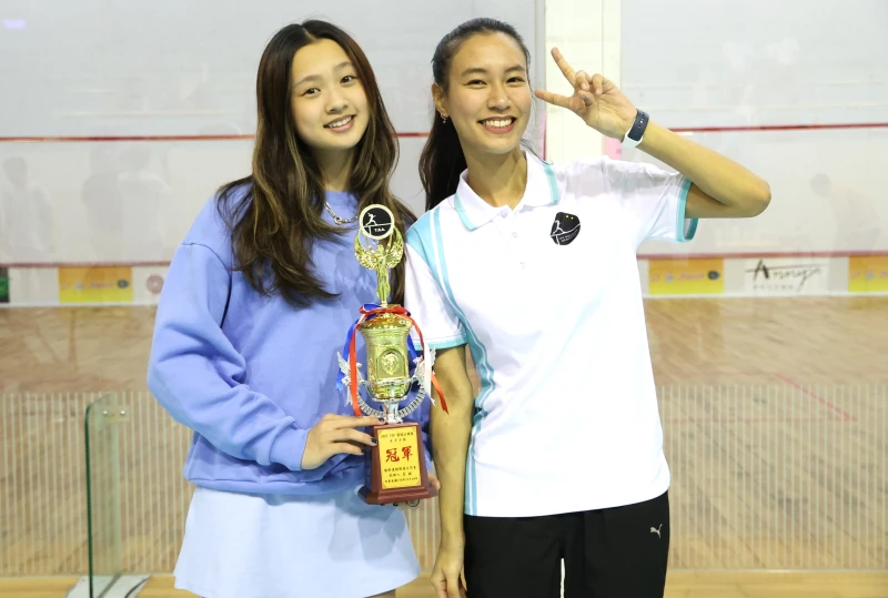 王媛（右）和徐宛雅都是台灣壁球外型和實力均佳的美女球星。TSA動勢運動推廣工作室提供