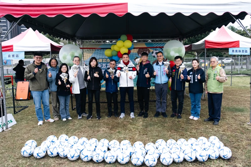 地方民代與里長積極奔下成功促成淡水文中五足球場。官方提供