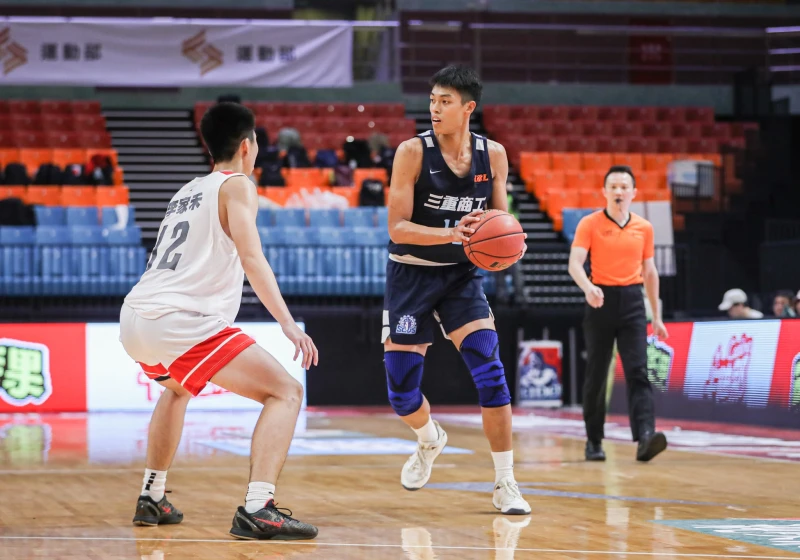 三重高三射手李定洋繼第2戰對松山飆25分後今天再轟25分14籃板。高中體總提供