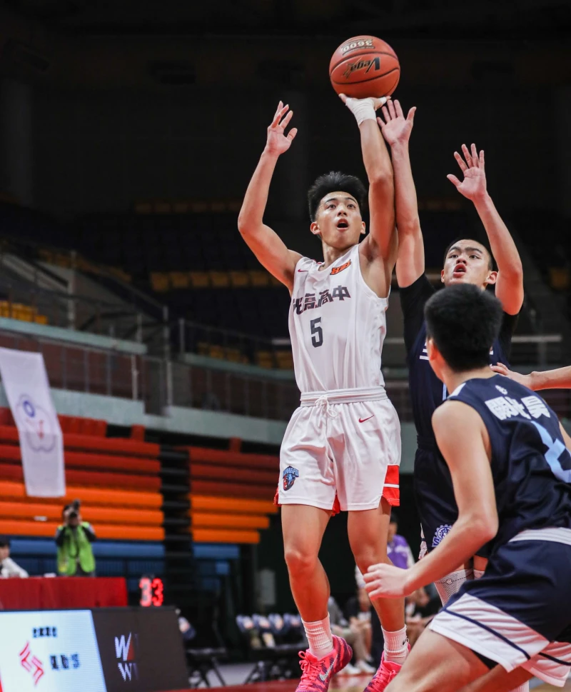 光復金右翔拋投。高中體總提供