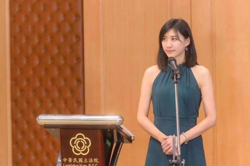 剛進立法院時白皙的模樣。阿彪提供