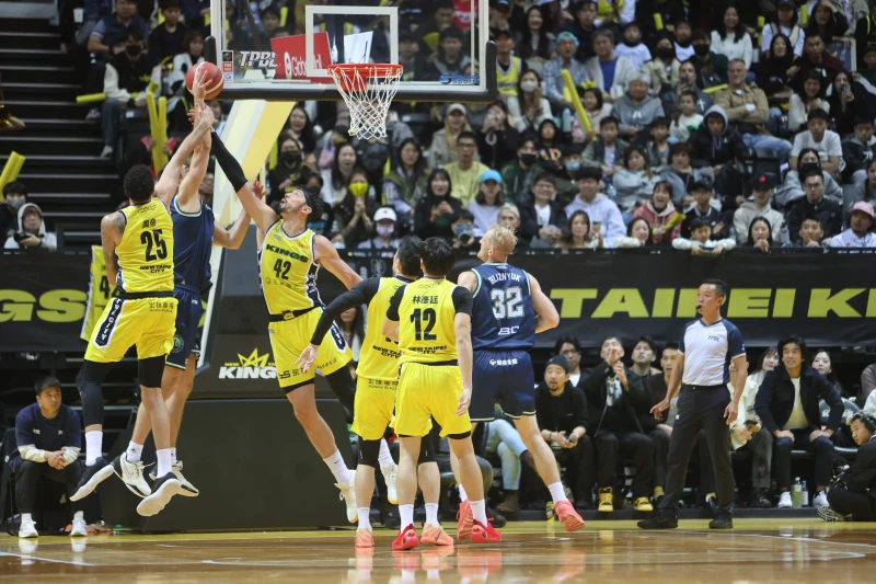 海神末節無法打入國王禁區慘遭逆轉。陳楷攝