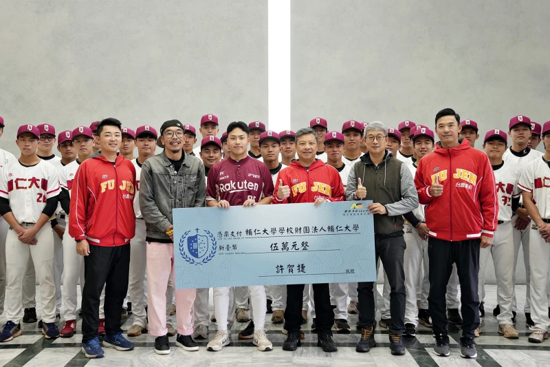 捐贈大合照。官方提供