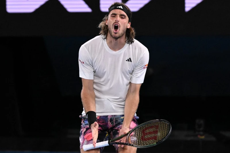 希臘網球名將西西帕斯（Stefanos Tsitsipas）透露在2025賽季中大部分時間都深受嚴重背傷所困。法新社