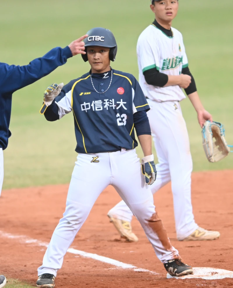 江孟軒猛打賞帶有3分打點。大專體總提供