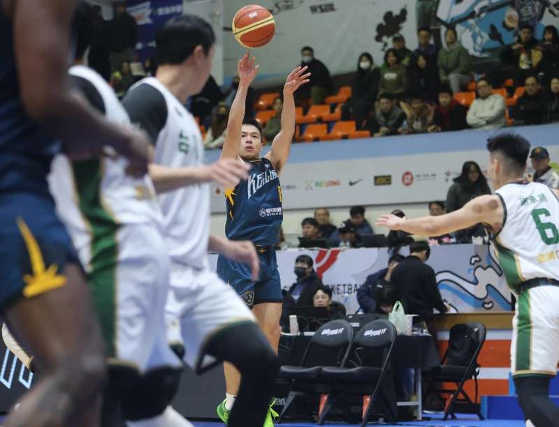 王振原亂軍中把握出手機會，投九進五進帳14分。陳楷攝