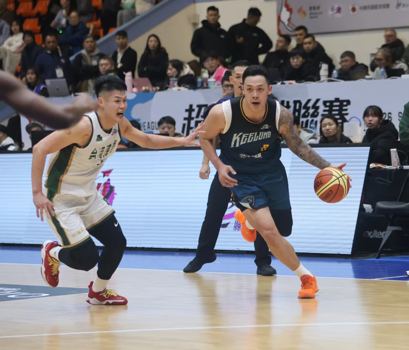 周儀翔開心回到球場，積極調整自我狀態。陳楷攝