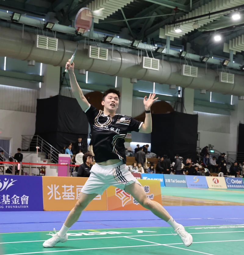 廖倬甫二度在全排決賽負於小戚拍下。李天助攝