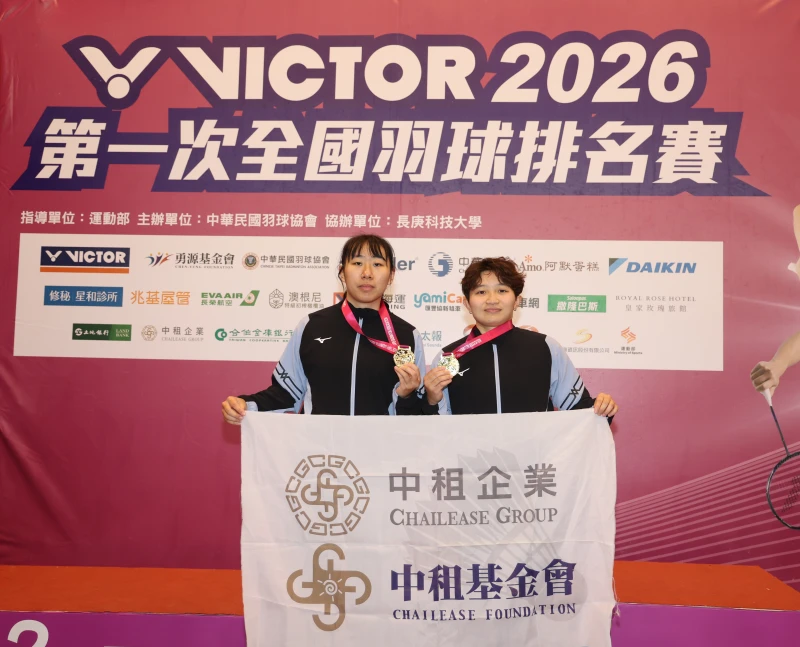 林琬清(右)帶著中租小將林芷均打下冠軍結束球員生涯。李天助攝