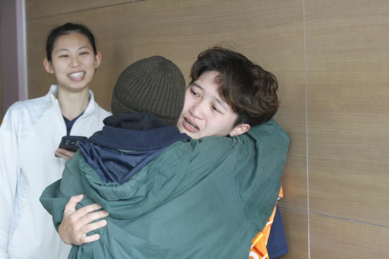  林琬清退場後與姐姐相擁落淚。詹健全攝