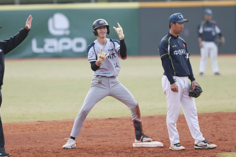 鍾緯澤敲勝利打點。大專體總提供