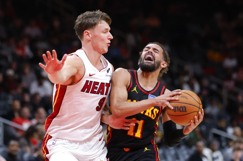 老鷹一哥楊恩（Trae Young，右），這個賽季受到傷病影響，僅出場10場比賽。法新社