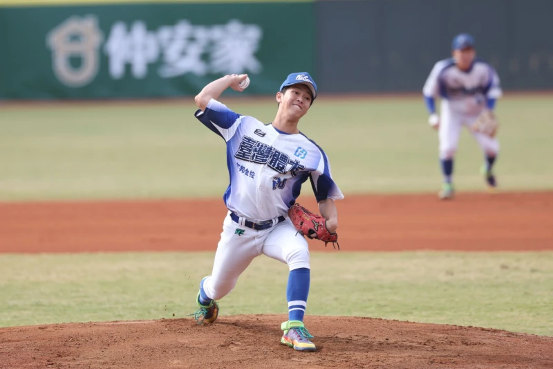 李睿騰先發5局失2分奪勝投。大專體總提供