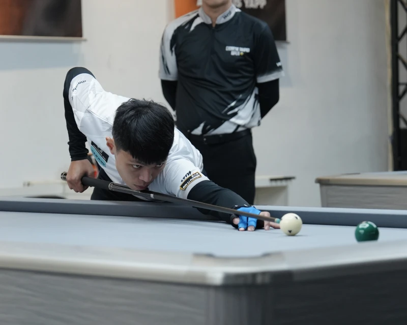 謝佳臻小心翼翼控制擊球力道。大會提供