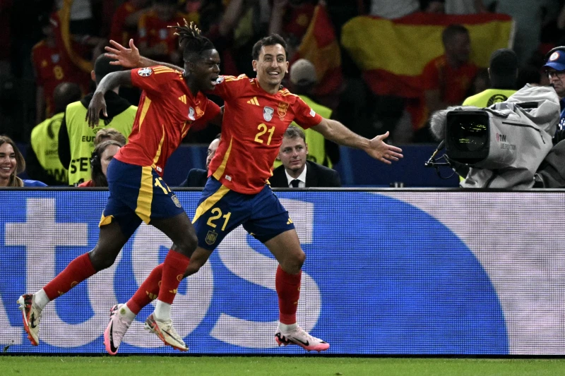 皇家社會雖防線不穩，但有新帥帶動氣勢，奧亞薩瓦爾（右）復出，關鍵戰求生慾望滿點。法新社