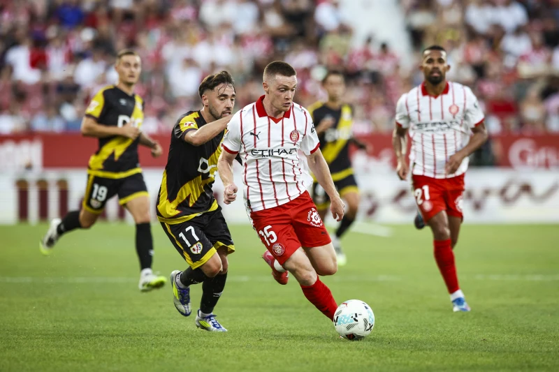 羅納得靠主場氣勢和齊甘科夫（右）的爆發來扛。法新社