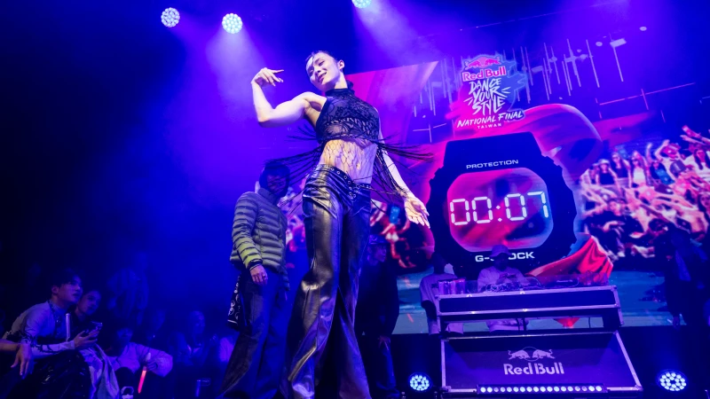 Sunny巫宗諺以乾淨利落的甩手動作肢體對話和搶眼的個人魅力,奪下Red Bull Dance Your Style台灣大賽冠軍寶座。Red Bull 提供