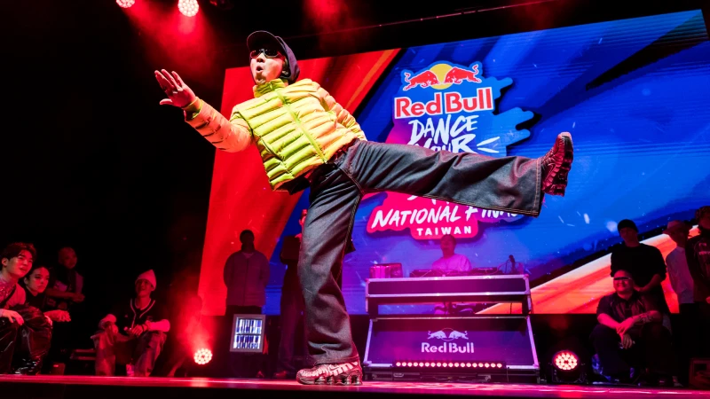 Red Bull Dance Your Style台灣大賽最終冠軍賽由Sunny巫宗諺與Skyhu 胡宗翰對決爭奪冠軍寶座。Skyhured Bull 提供