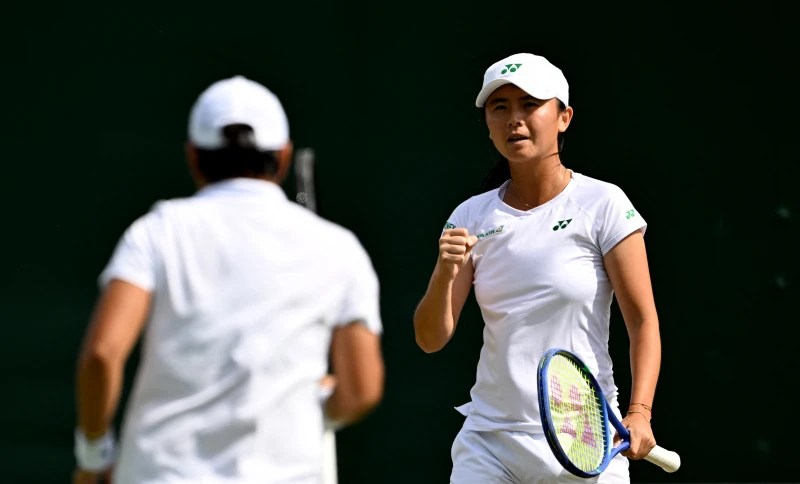 職網台將台將吳芳嫺(右)在賀巴特向衛冕之路邁進。法新社