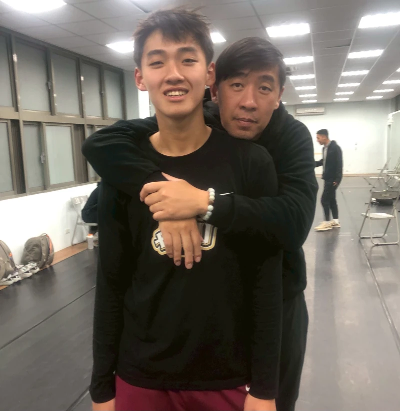 輔大父子檔「寶兒教練」楊哲宜內與大一菜鳥兒子楊曜名。大專體總提供