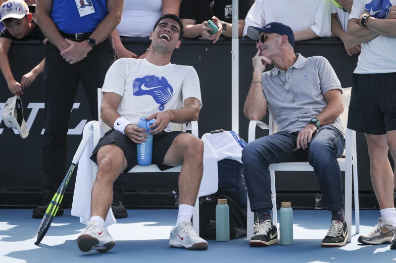 現任球王艾卡拉茲（Carlos Alcaraz，左）今年澳網團隊缺少了費雷羅（Juan Carlos Ferrero）。法新社