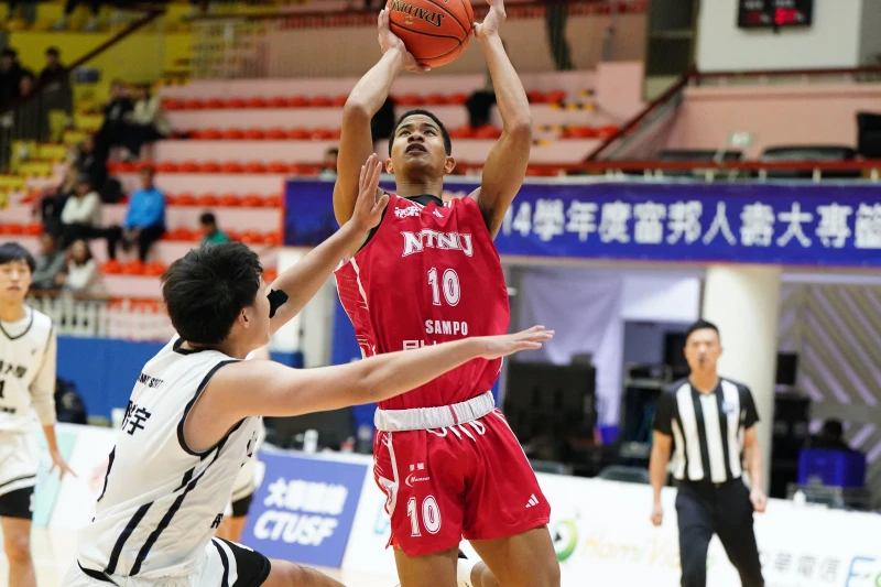 臺灣師大墨臣19分8籃板並有4助攻7抄截2阻攻的全方位表現。大專體總提供