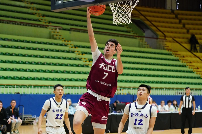 輔仁大學莫森12分7籃板。大專體總提供