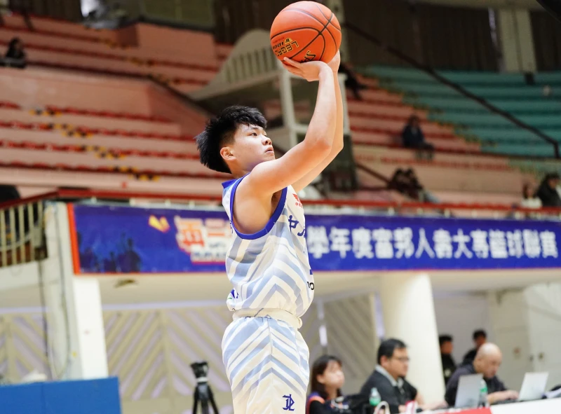 中原大學周秉政用3記外線拿下11分。大專體總提供