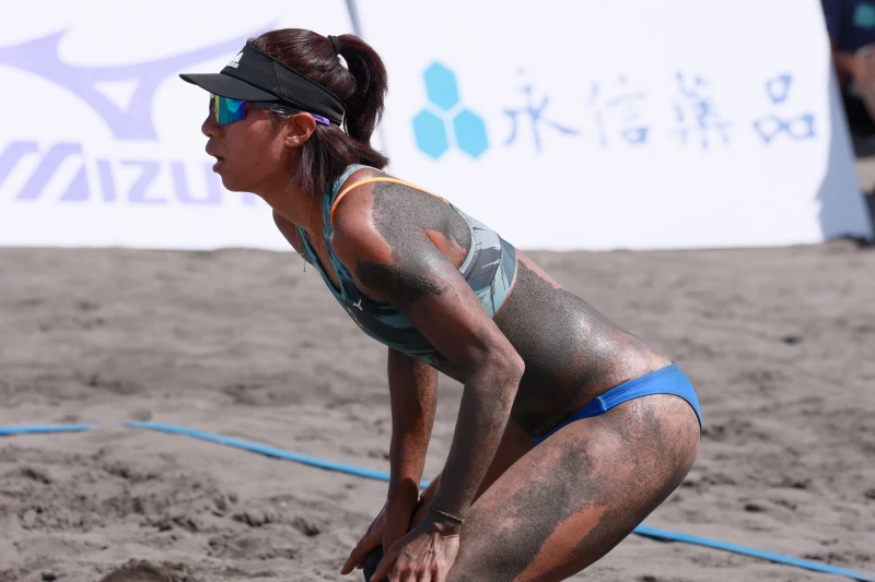 打沙灘排球很辛苦，首要條件就是不怕曬。特約記者郭運復攝