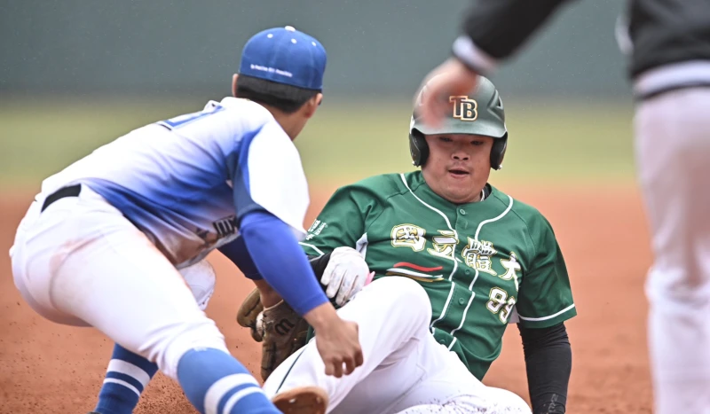 陳堃益跑出三壘安打。大專體總提供